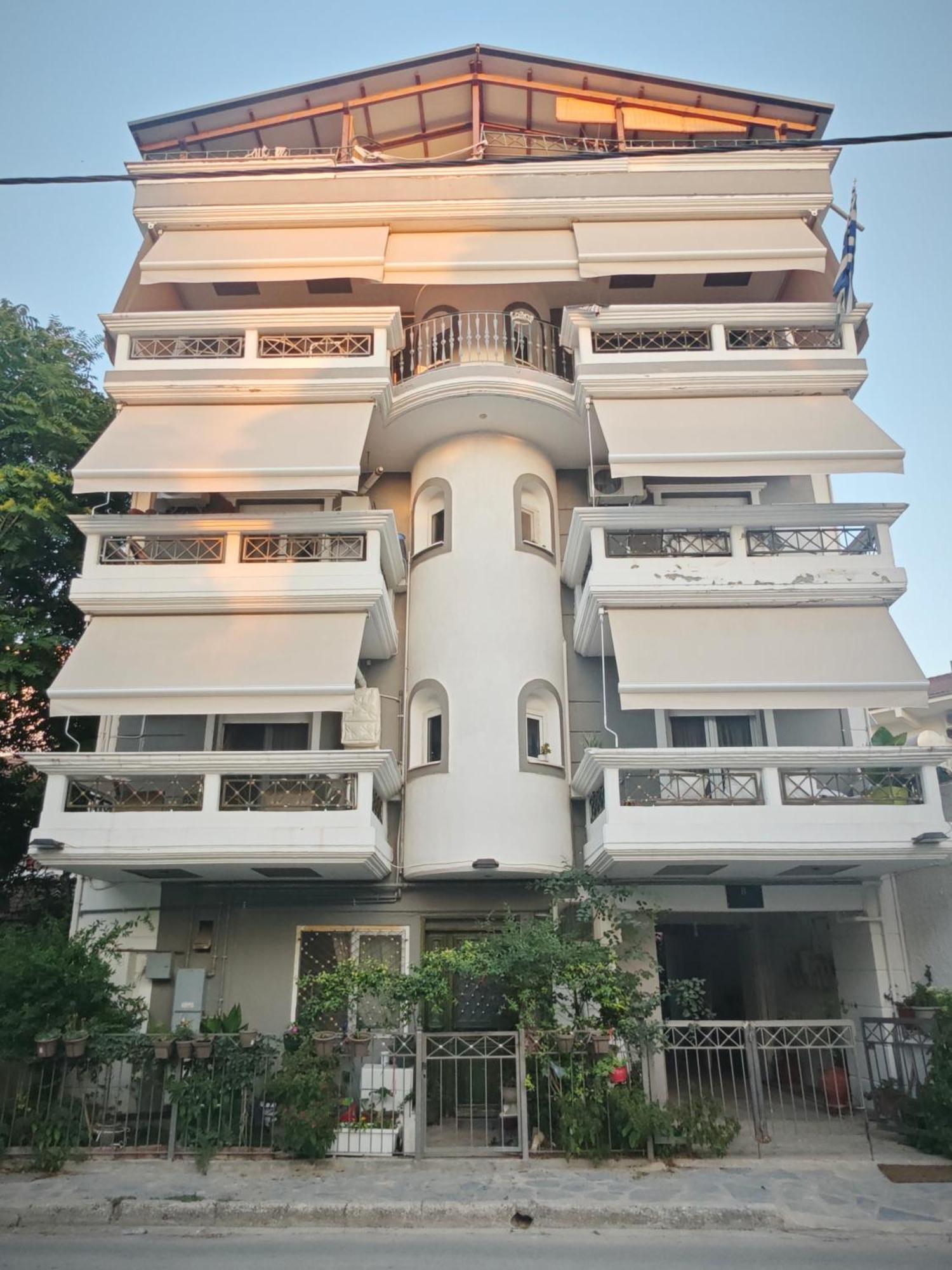Comfy Dots Apartment Larissa Exterior foto